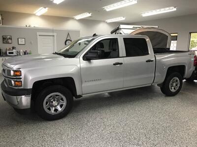 2014 Chevrolet Silverado 1500 4x4 Crew Cab One Owner and NEW TIRES   - Photo 1 - Coombs, BC V0R 1M0