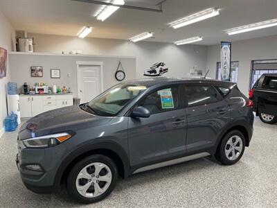 2017 Hyundai Tucson SE only 30800 kms heated seats and back up Camera   - Photo 4 - Coombs, BC V0R 1M0