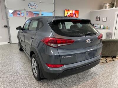 2017 Hyundai Tucson SE only 30800 kms heated seats and back up Camera   - Photo 7 - Coombs, BC V0R 1M0
