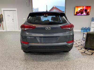 2017 Hyundai Tucson SE only 30800 kms heated seats and back up Camera   - Photo 20 - Coombs, BC V0R 1M0