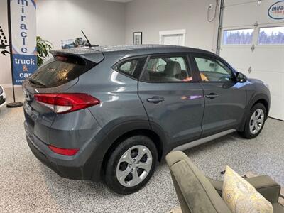 2017 Hyundai Tucson SE only 30800 kms heated seats and back up Camera   - Photo 9 - Coombs, BC V0R 1M0