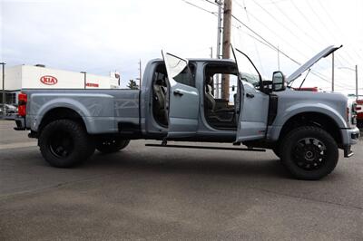 2025 Ford F-450 Super Duty PLATINUM PLUS F-450 LVLED ON 22 " FORGED RIMS AND 37 " TIRES 45 MILES LOADED - Photo 38 - Gresham, OR 97030