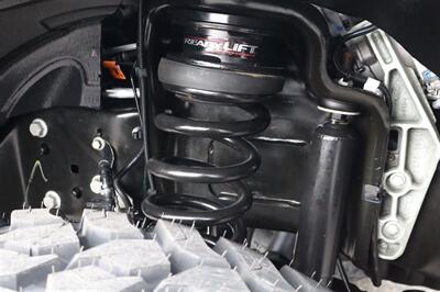 2025 Ford F-450 Super Duty PLATINUM PLUS F-450 LVLED ON 22 " FORGED RIMS AND 37 " TIRES 45 MILES LOADED - Photo 11 - Gresham, OR 97030