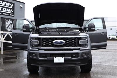 2026 Ford F-450 Super Duty PLATINUM  LVLED F-450 HI OUTPUT  22 " FORGED RIMS  37 " TIRES LOADED - Photo 38 - Gresham, OR 97030
