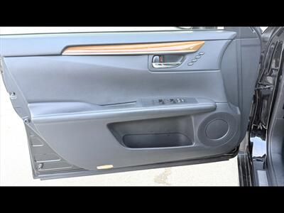 2015 Lexus ES300h   - Photo 9 - Dedham, MA 02026
