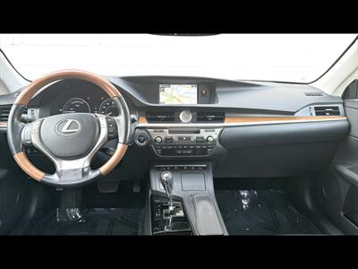 2015 Lexus ES300h   - Photo 15 - Dedham, MA 02026
