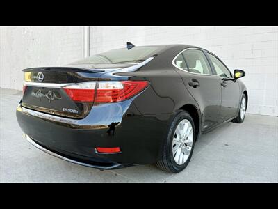 2015 Lexus ES300h   - Photo 5 - Dedham, MA 02026
