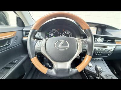 2015 Lexus ES300h   - Photo 16 - Dedham, MA 02026