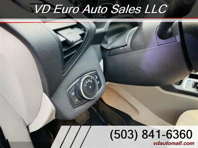 2017 Ford Escape SE  AWD - Photo 19 - Portland, OR 97218