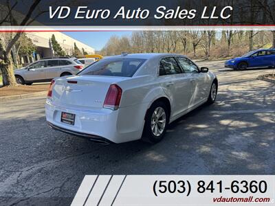 2015 Chrysler 300 Series Limited  -CLEAN TITLE! - Photo 6 - Portland, OR 97218