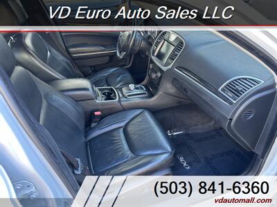 2015 Chrysler 300 Series Limited  -CLEAN TITLE! - Photo 10 - Portland, OR 97218