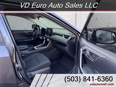 2019 Toyota RAV4 LE  AWD - Photo 15 - Portland, OR 97218