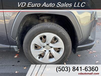 2019 Toyota RAV4 LE  AWD - Photo 12 - Portland, OR 97218