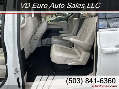 2021 Chrysler Pacifica Touring L  -CLEAN TITLE! - Photo 15 - Portland, OR 97218