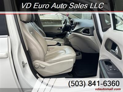 2021 Chrysler Pacifica Touring L  -CLEAN TITLE! - Photo 16 - Portland, OR 97218