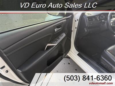 2015 Toyota Camry Hybrid LE   - Photo 13 - Portland, OR 97218