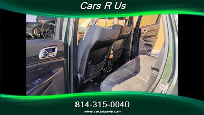 2011 Jeep Grand Cherokee Laredo   - Photo 13 - Erie, PA 16506