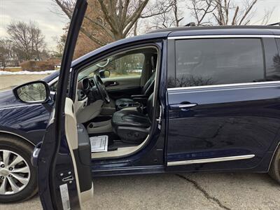 2017 Chrysler Pacifica Touring Plus   - Photo 10 - Philadelphia, PA 19111