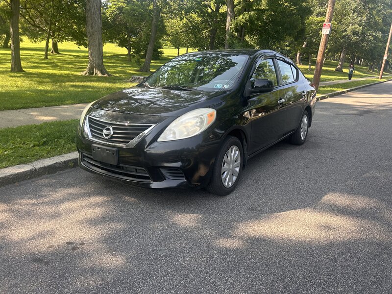 2012 Nissan Versa 1.6 S  
