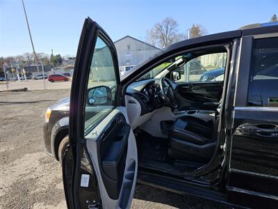 2017 Dodge Grand Caravan SXT   - Photo 8 - Philadelphia, PA 19111