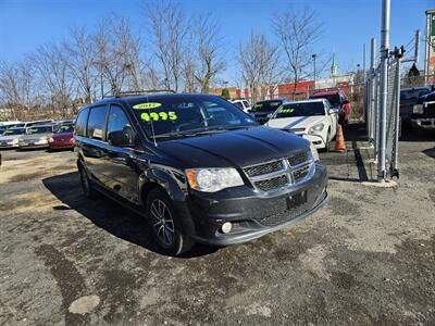 2017 Dodge Grand Caravan SXT   - Photo 2 - Philadelphia, PA 19111