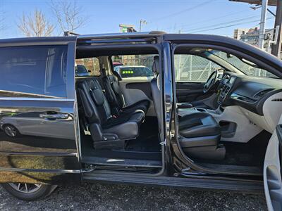 2017 Dodge Grand Caravan SXT   - Photo 11 - Philadelphia, PA 19111