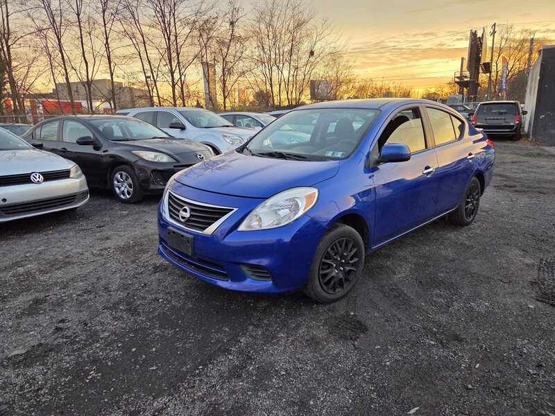 2013 Nissan Versa 1.6 S  