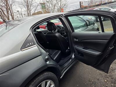 2013 Chrysler 200 Limited   - Photo 11 - Philadelphia, PA 19111