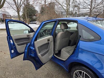 2010 Ford Focus SE - Photo 11 - Philadelphia, PA 19111