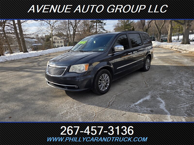 2013 Chrysler Town & Country Touring-L