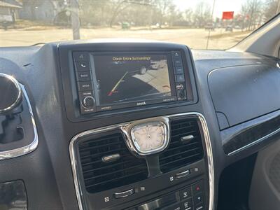 2016 Chrysler Town & Country Touring - Photo 18 - Topeka, KS 66608