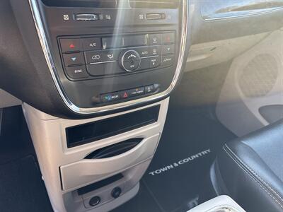 2016 Chrysler Town & Country Touring - Photo 19 - Topeka, KS 66608