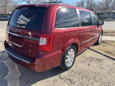 2016 Chrysler Town & Country Touring - Photo 3 - Topeka, KS 66608