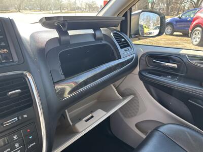 2016 Chrysler Town & Country Touring - Photo 20 - Topeka, KS 66608