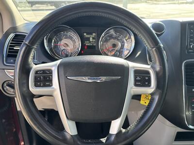 2016 Chrysler Town & Country Touring - Photo 15 - Topeka, KS 66608