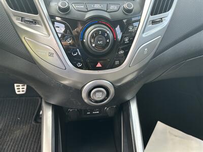 2013 Hyundai VELOSTER   - Photo 19 - Topeka, KS 66608