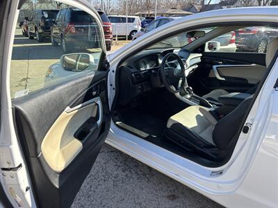 2013 Honda Accord EX-L w/Navi - Photo 11 - Topeka, KS 66608