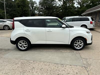 2021 Kia Soul LX   - Photo 5 - Topeka, KS 66608