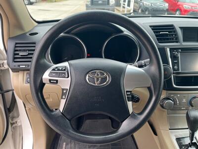 2013 Toyota Highlander   - Photo 16 - Topeka, KS 66608