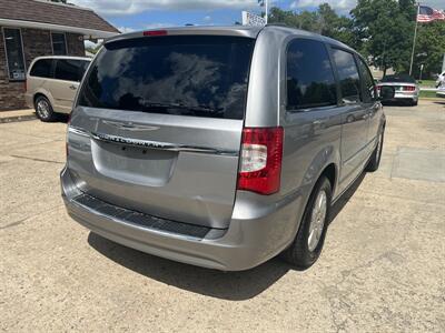 2016 Chrysler Town & Country Touring   - Photo 7 - Topeka, KS 66608