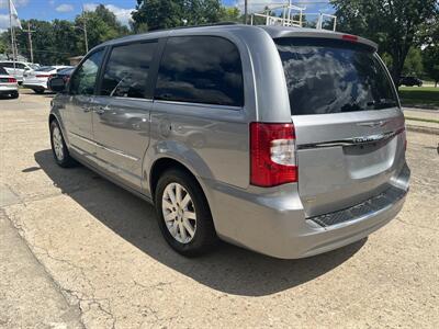 2016 Chrysler Town & Country Touring   - Photo 3 - Topeka, KS 66608