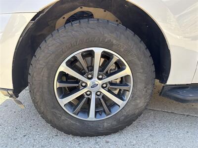 2019 Ford Expedition XLT   - Photo 9 - Topeka, KS 66608