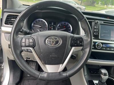 2015 Toyota Highlander XLE   - Photo 15 - Topeka, KS 66608