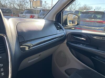 2016 Dodge Grand Caravan SXT Plus   - Photo 20 - Topeka, KS 66608