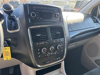 2016 Dodge Grand Caravan SXT Plus   - Photo 18 - Topeka, KS 66608
