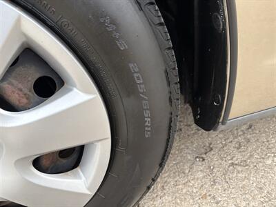 2004 Toyota Camry LE   - Photo 8 - Topeka, KS 66608