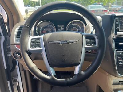 2014 Chrysler Town & Country Touring-L   - Photo 18 - Topeka, KS 66608
