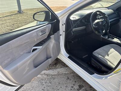 2015 Toyota Camry LE   - Photo 11 - Topeka, KS 66608