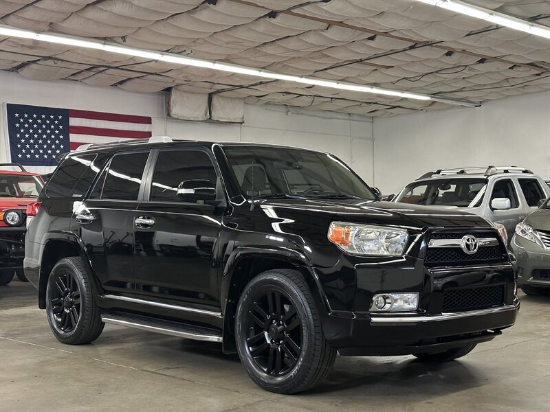 The 2013 Toyota 4Runner Limited photos