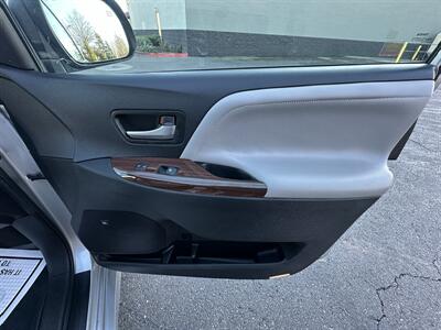 2020 Toyota Sienna XLE 7-Passenger HANDICAP WHEELCHAIR ACCESSIBLE VAN - Photo 14 - Sacramento, CA 95821